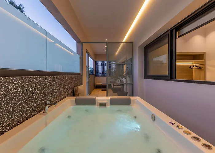 Hot Tub - 5 Min To Beaches - Netflix - Full Kitchen Città di Kos